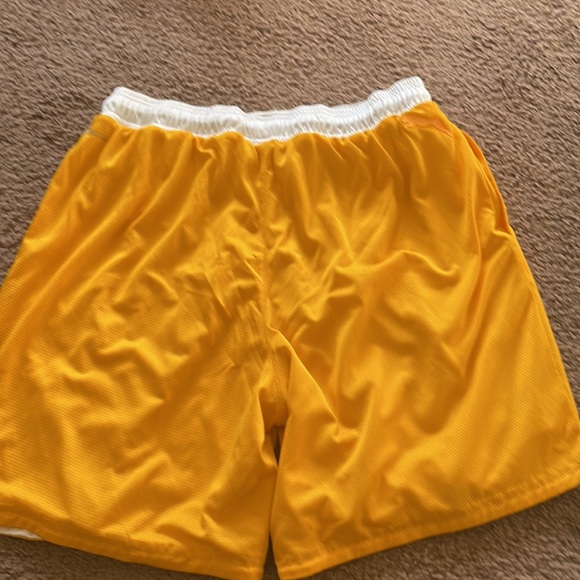 Gold white puma shorts - Picture 2 of 2